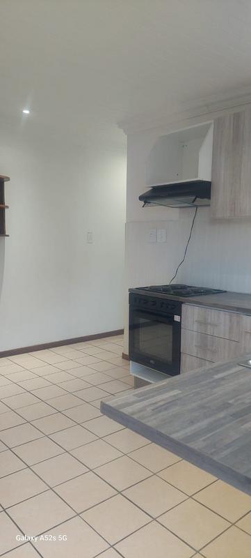 To Let 1 Bedroom Property for Rent in Heathfield Western Cape